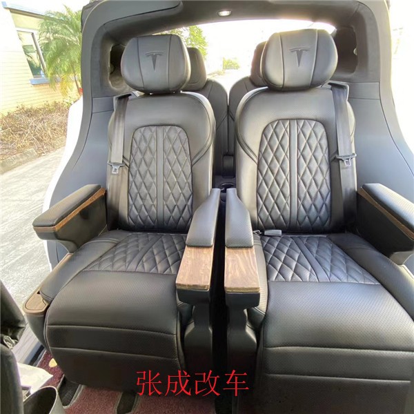 外观十足炫酷的特斯拉ModelX改装航空座椅