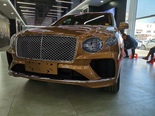 21款宾利添越 中规国六沙漠铜现车在售