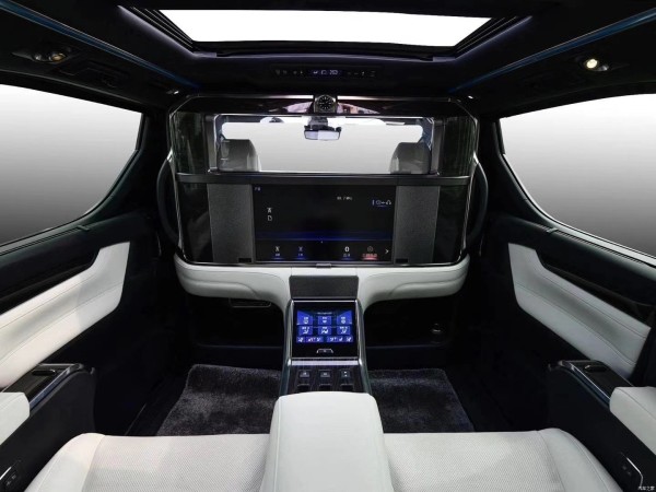 全新高端豪华舱雷克萨斯LM300h顶级商务