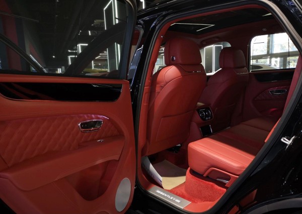 2021款宾利添越黑武士 含税价优现车在售