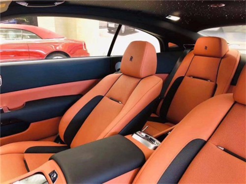 全新劳斯莱斯魅影 内饰选材精致后排更舒适