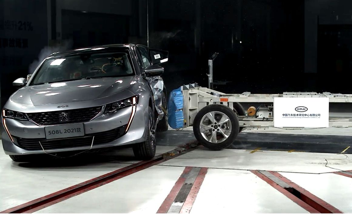 东风标致508L挑战 满载高速双向侧面碰撞试验