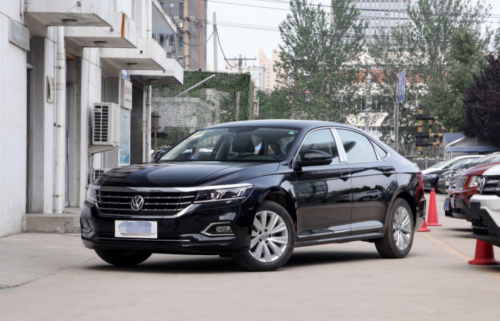 兩系車型之間的較量:凱美瑞對比帕薩特哪個好?