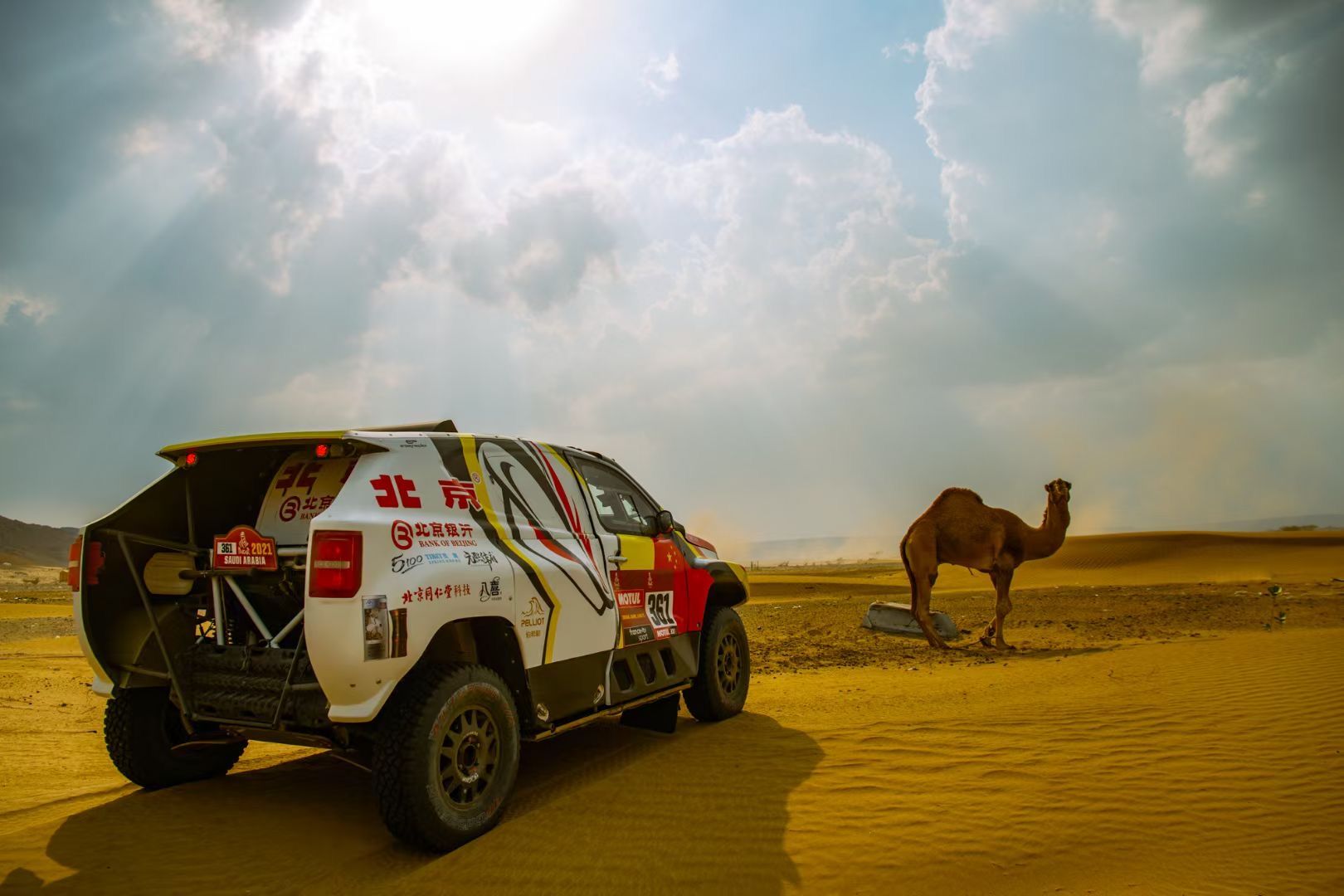 越野车的终极战场达喀尔拉力赛 BJ40够爷们