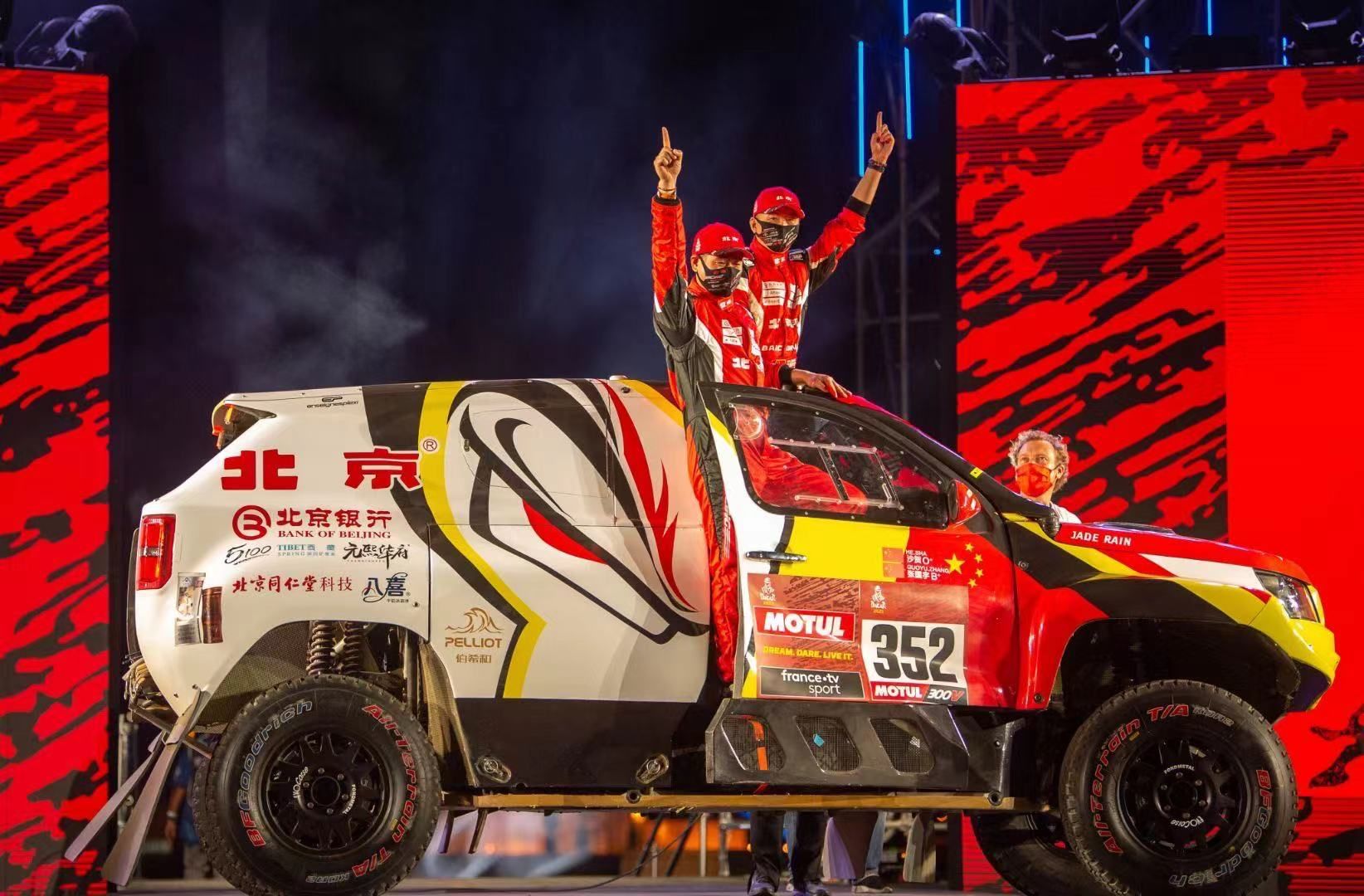 越野车的终极战场达喀尔拉力赛 BJ40够爷们