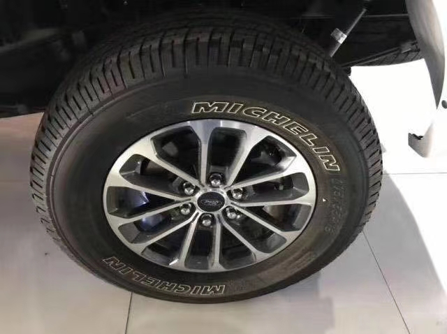 2021款福特猛禽F150 表面颇具动感内饰奢华