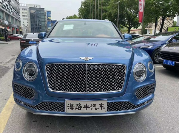 2020款宾利添越国六SUV 天津港让利出售