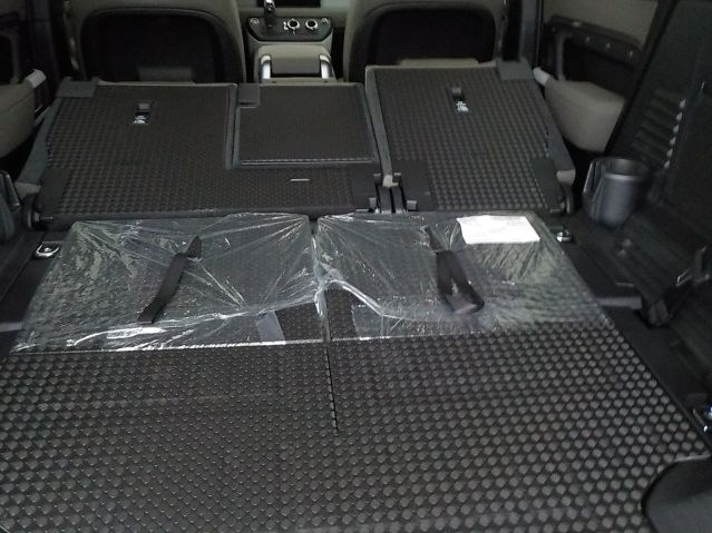 21款全新路虎卫士2.0T版本低售价更亲民