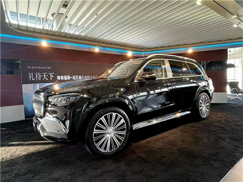 奔驰迈巴赫GLS600加长5.98米性能动力强劲
