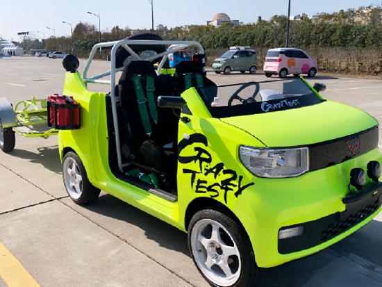 注意！这样的五菱宏光MINI EV，上路就违法了