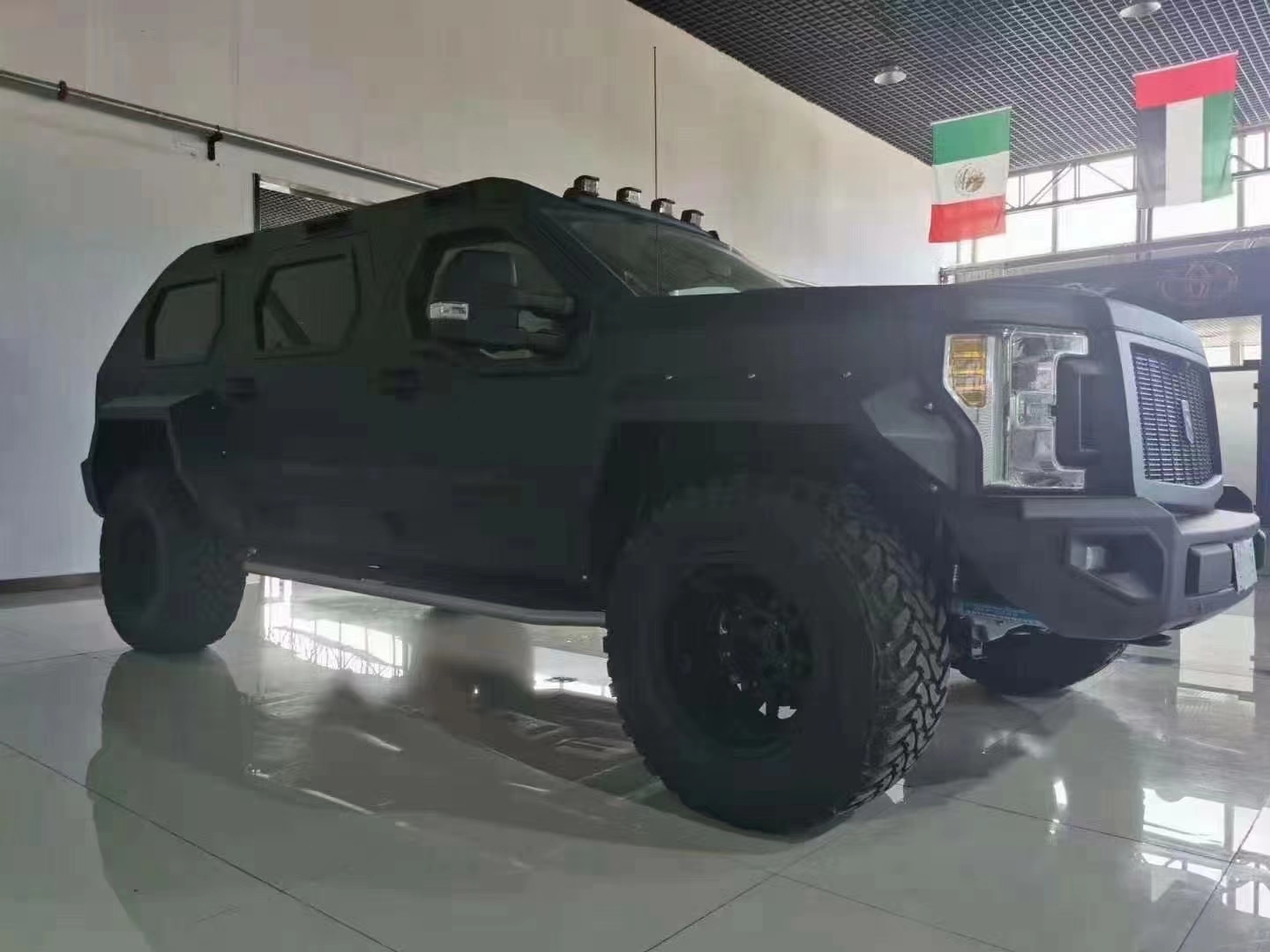 乔治巴顿3.5TT设有隔屏 现车特价优惠出售