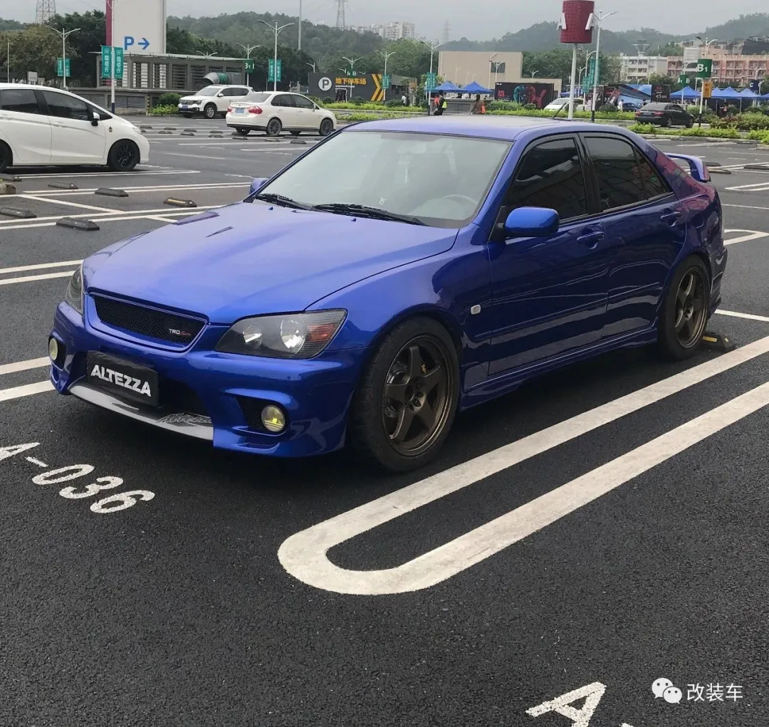 《头文字D》里打酱油在现实里当网红,低调才是咬地鲨最大的炫耀