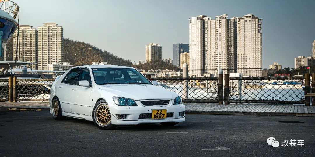 ��ͷ����D�����������ʵ�ﵱ���죬�͵�����ҧ����������ҫ