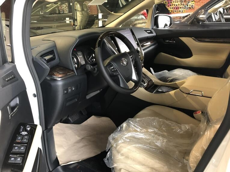 2020款丰田埃尔法豪华商务车全新上市  