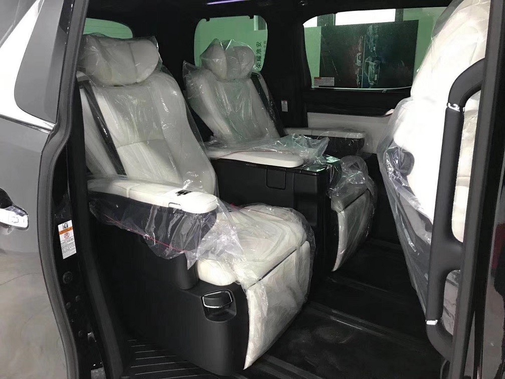 21款雷克萨斯LM300商务车四座146.6万起