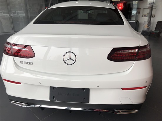 奔驰E300酷派两门轿跑白黑E300coupe   