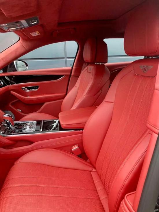 2021款宾利飞驰4.0V8选配详解黑色外观 
