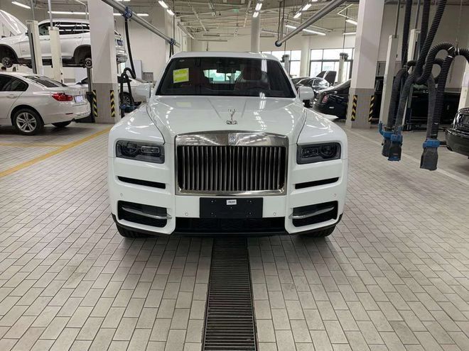 21款库里南白色黑色粉色绿色现车报价  