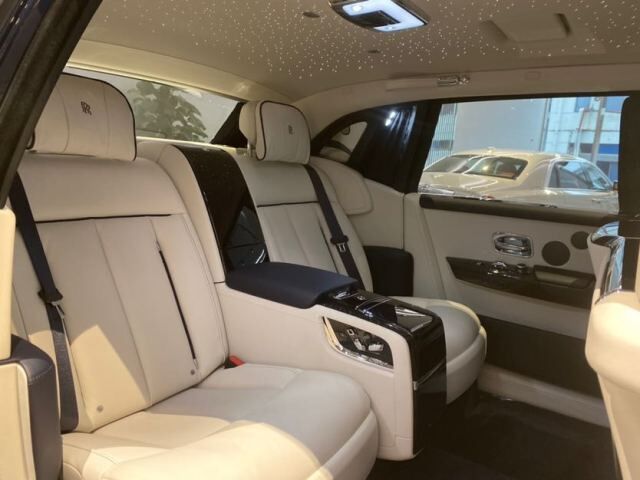 劳斯莱斯幻影的复古装饰还原经典