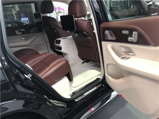 奔驰迈巴赫GLS480与迈巴赫GLS600PK    