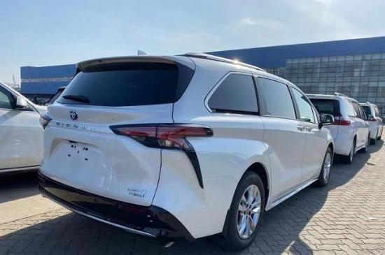 2021款丰田塞纳以实用为主的商务MPV   