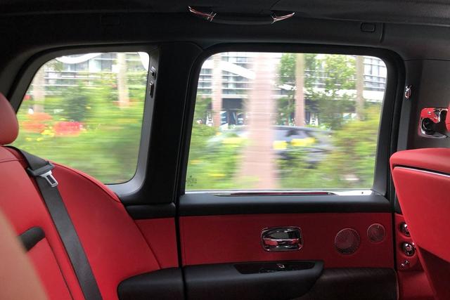 “对了，不要叫我 SUV”——体验劳斯莱斯库里南