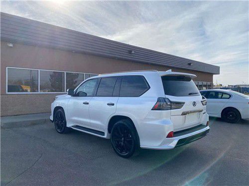2021款雷克萨斯LX570 国六新车报价惠  