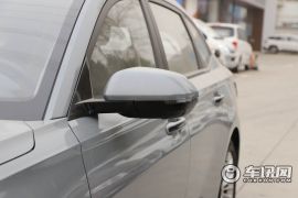 宝骏-宝骏RC-5-1.5T CVT智耀旗舰型  ￥10.98