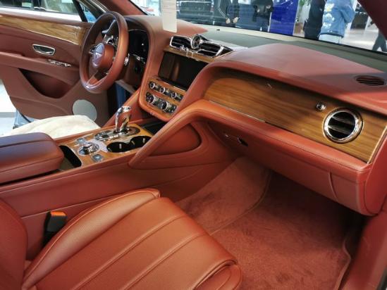 21款宾利添越改款依旧沉稳大气现车价优