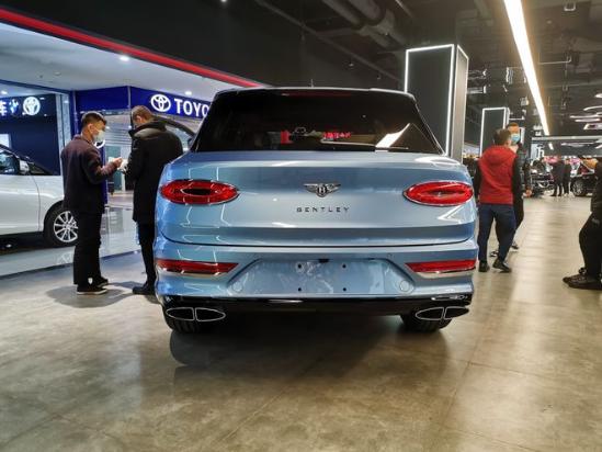 21款宾利添越改款依旧沉稳大气现车价优