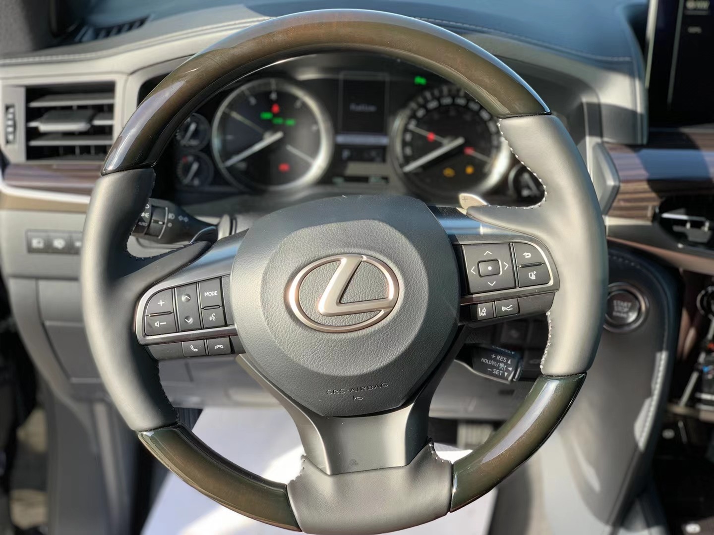 21款雷克萨斯LX570黑曜版加版国六现车 