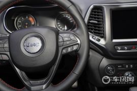 广汽菲克-自由光-2.0T 四驱高性能旗舰版