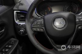 广汽菲克-自由光-2.0T 四驱高性能旗舰版