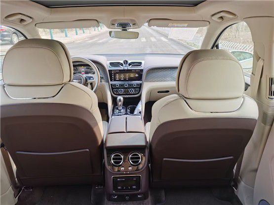 2021款宾利添越4.0举世闻名的超豪华SUV