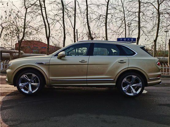 2021款宾利添越4.0举世闻名的超豪华SUV