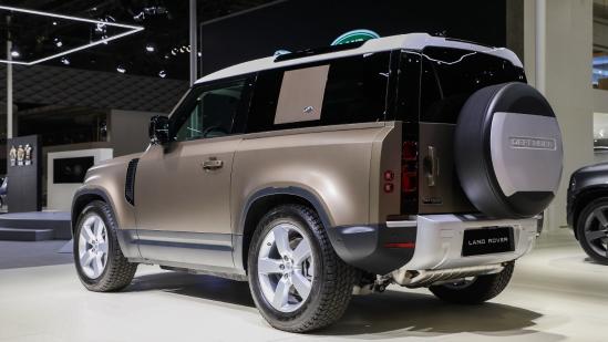 比长轴便宜5万/通过性更好，路虎卫士90更值得买吗？