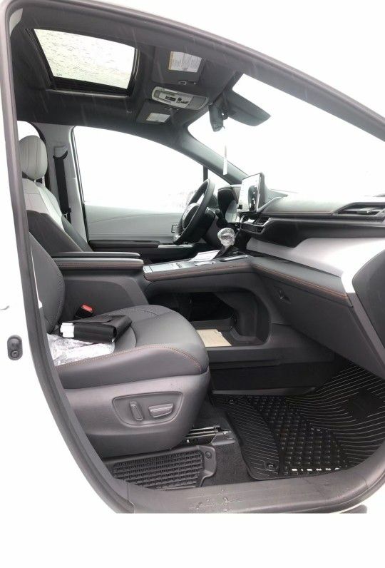 2021款丰田塞纳2.5L 油电混动版报什么 