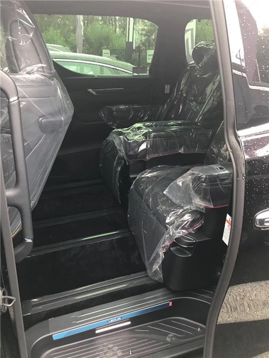 雷克萨斯LM300帅气又实用 值得拥有    