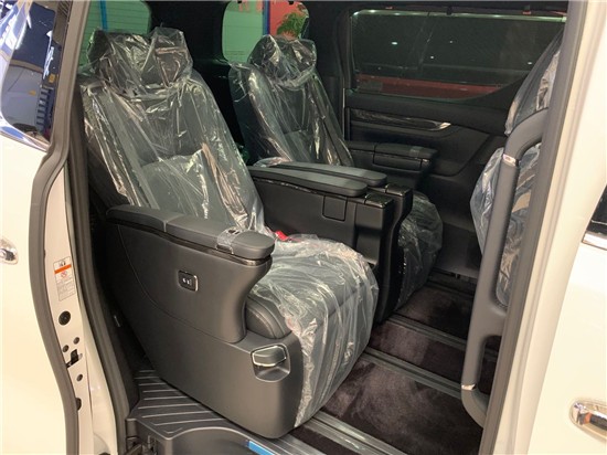 雷克萨斯LM300帅气又实用 值得拥有    