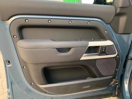 2021款路虎卫士国六预售动力领先能力强