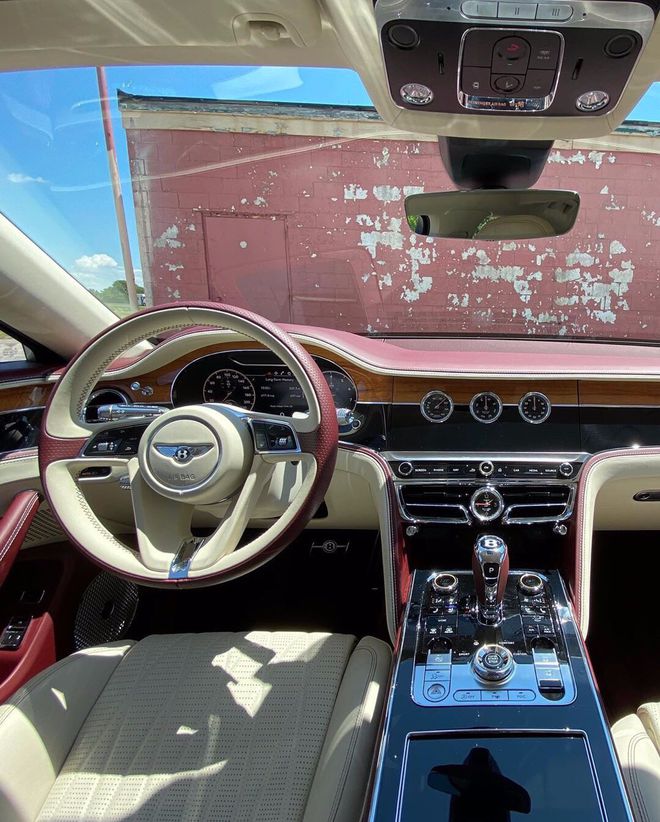 全新21款宾利飞驰W12豪华游艇的既视感 