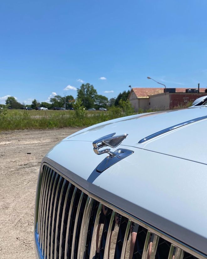 全新21款宾利飞驰W12豪华游艇的既视感 