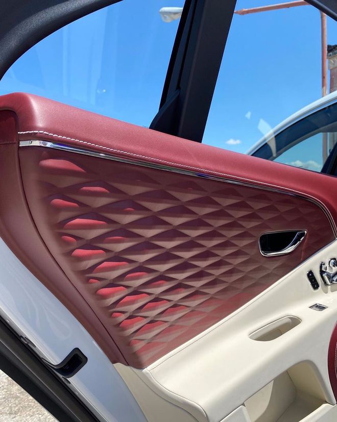 全新21款宾利飞驰W12豪华游艇的既视感 