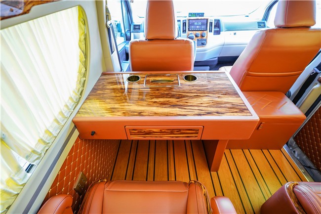 丰田海狮是一款创造舒适商旅享受的车型