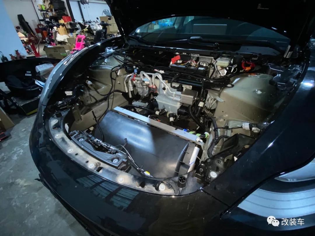 这辆特斯拉Model 3应该刹得住,提车之前刹车改件都准备好了