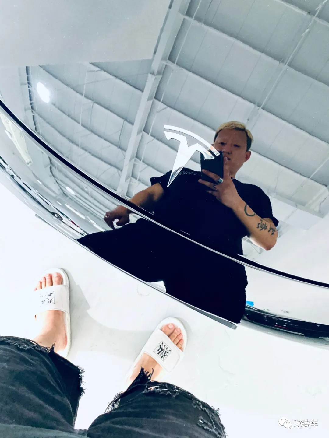 这辆特斯拉Model 3应该刹得住,提车之前刹车改件都准备好了