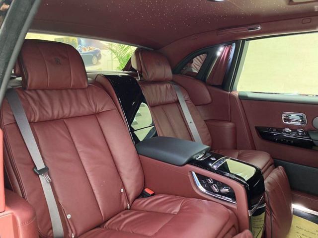 劳斯莱斯幻影加长版 巅峰驾驭实力不凡 