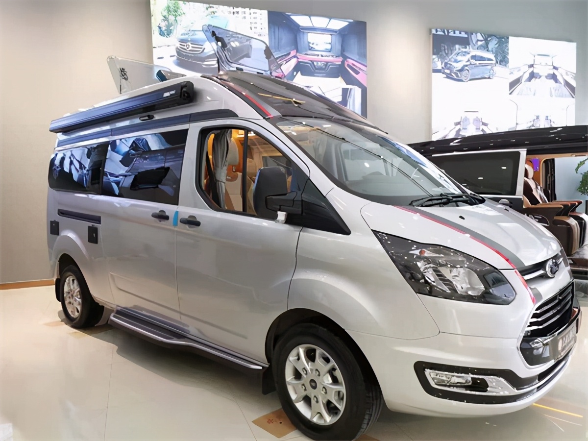 瑞弗启界R500新全顺底盘 旅行办公两不误B型房车