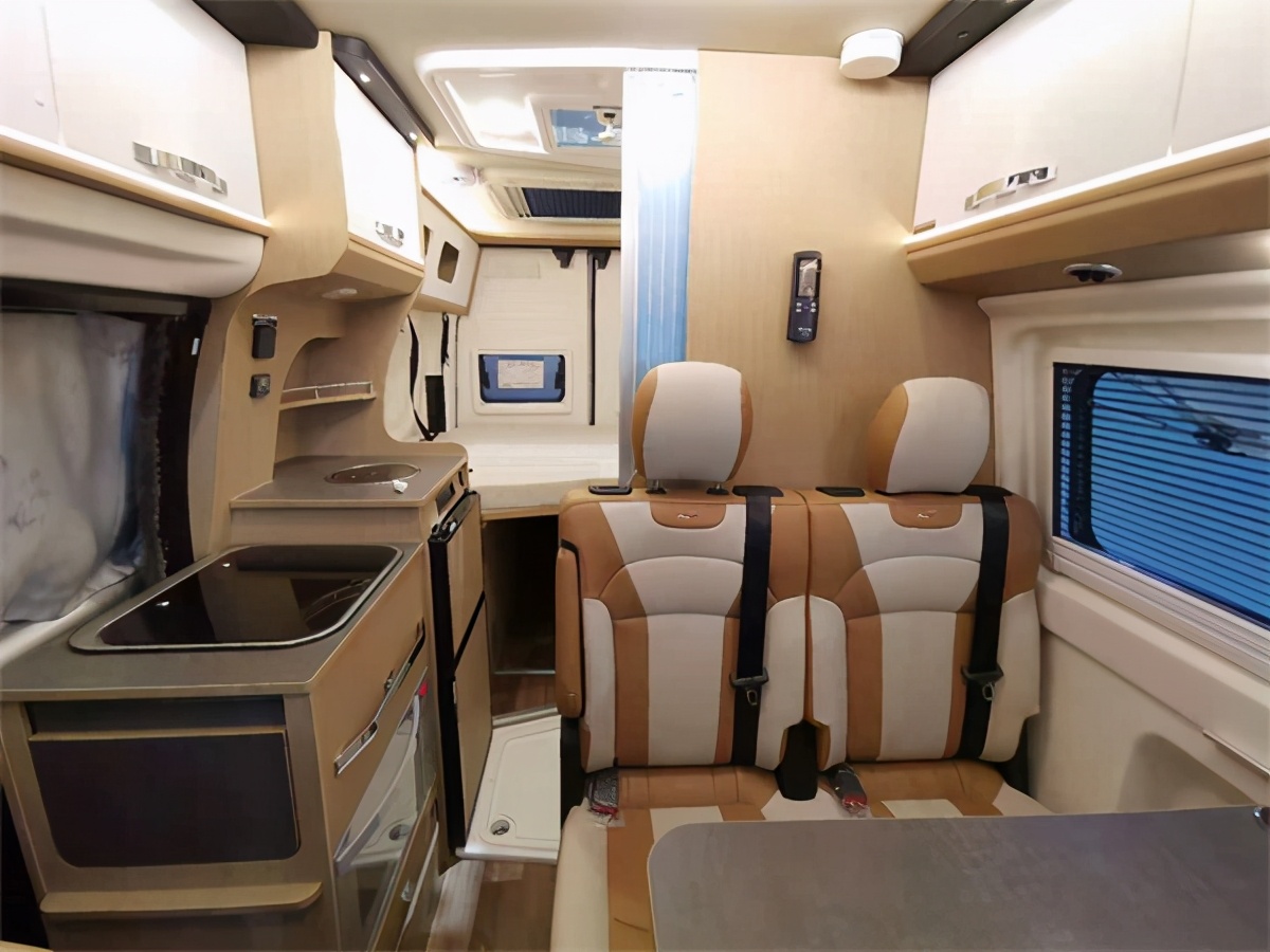 瑞弗启界R500新全顺底盘 旅行办公两不误B型房车