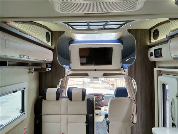 进口奔驰斯宾特524后拓展C型房车，V6发动机超强驾驶体验